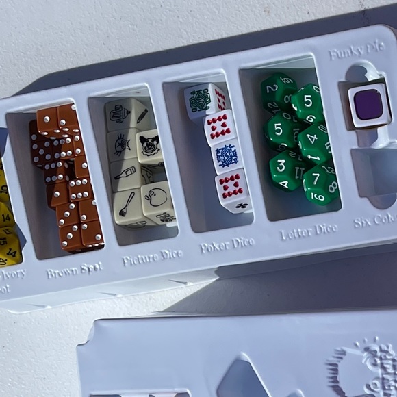 Dicecapades dice game. Complete set. Like new. Family fun! - Picture 6 of 6